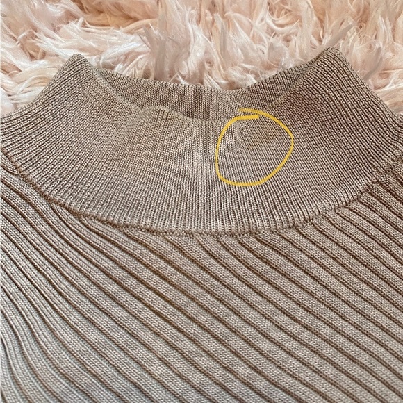 Intermix Nude Cutout Mock Turtleneck Sleeveless Form Fitting top Petite - Picture 5 of 10